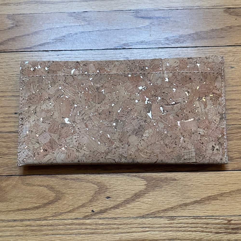 Eco-Friendly Cork Clutch - Picture 2 of 3